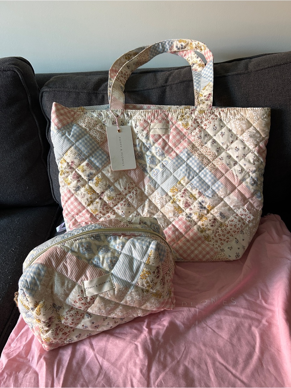 Poppy & Peonies Quilted Patchwork Tote and Matching Large Cosmetic Bag - Picture 3 of 13